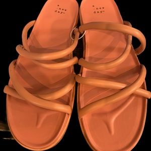 NWT Soft strappy platform slide